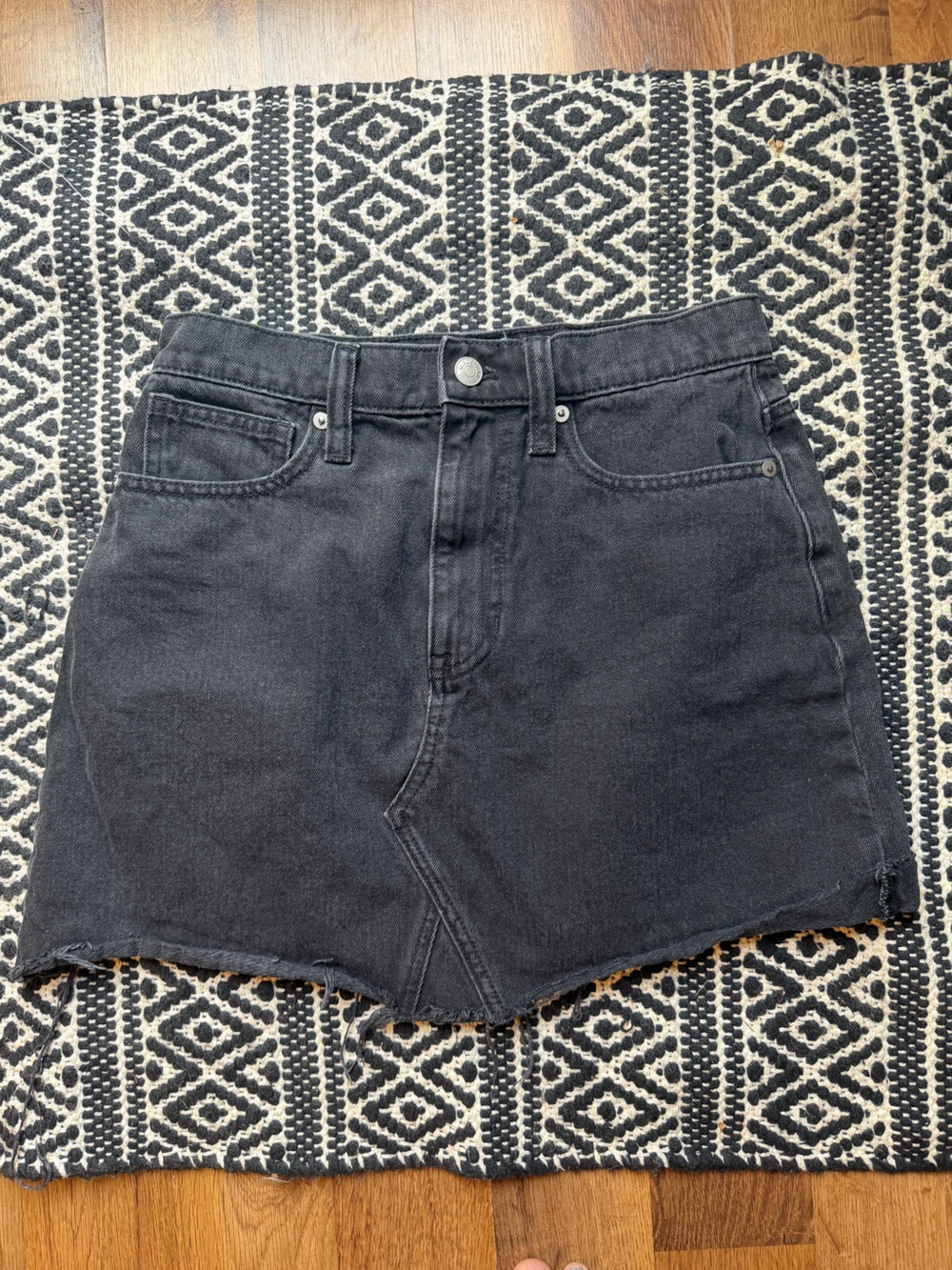 Madewell Black Denim Cutoff Shorts Women’s Size 27 High Rise Raw Hem